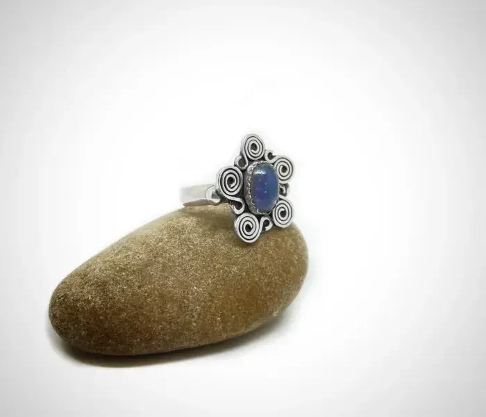 Anillo Flor Espiral con Lapislázuli Talla 7.5